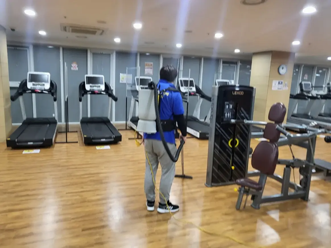 남양주시 삼패동 헬스장 샤워실 장비 주변 정밀 위생청소 사례 - 행진크린