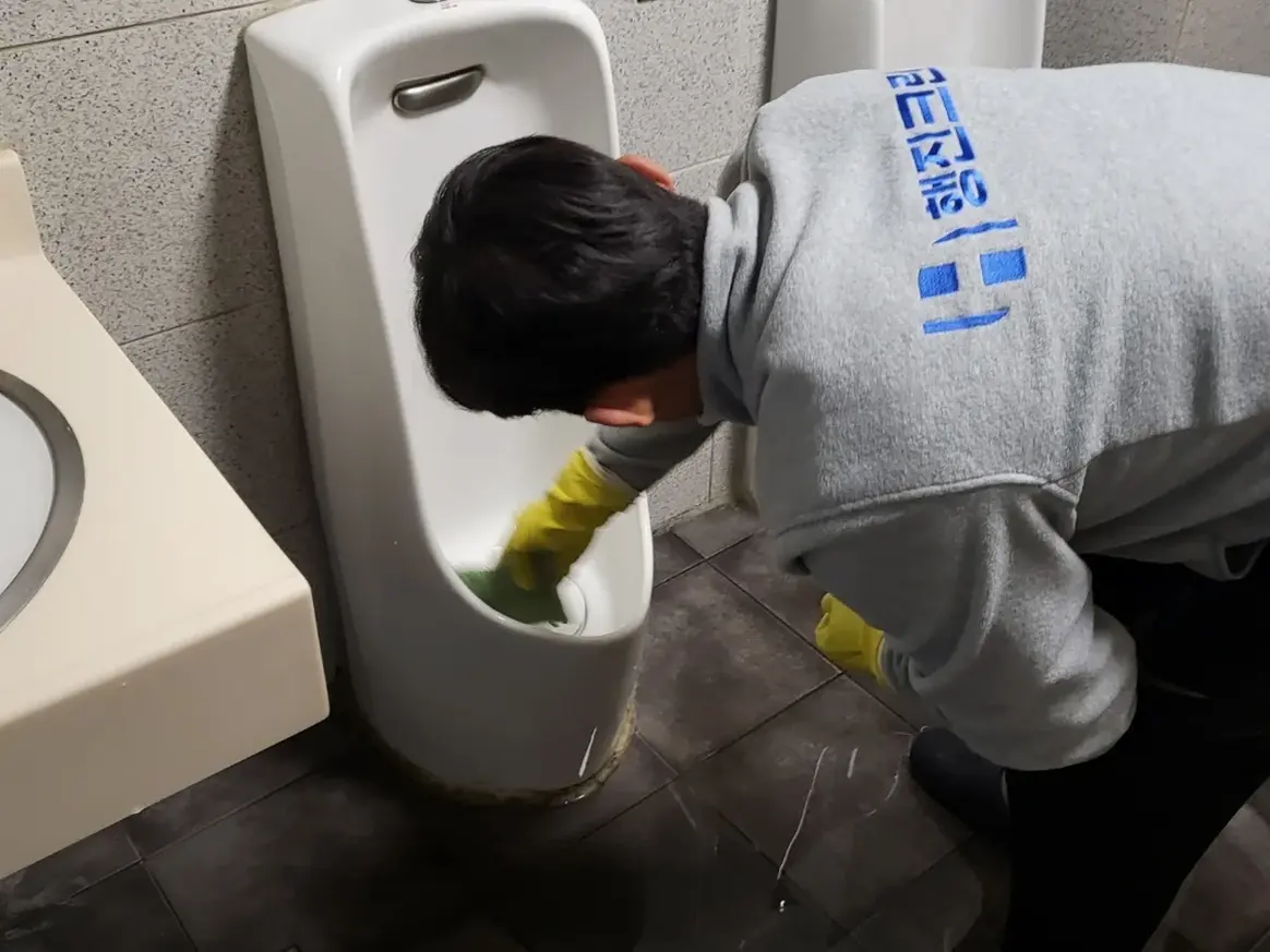 연천군 중면 학교 화장실 세면대 살균 위생청소 사례 - 행진크린